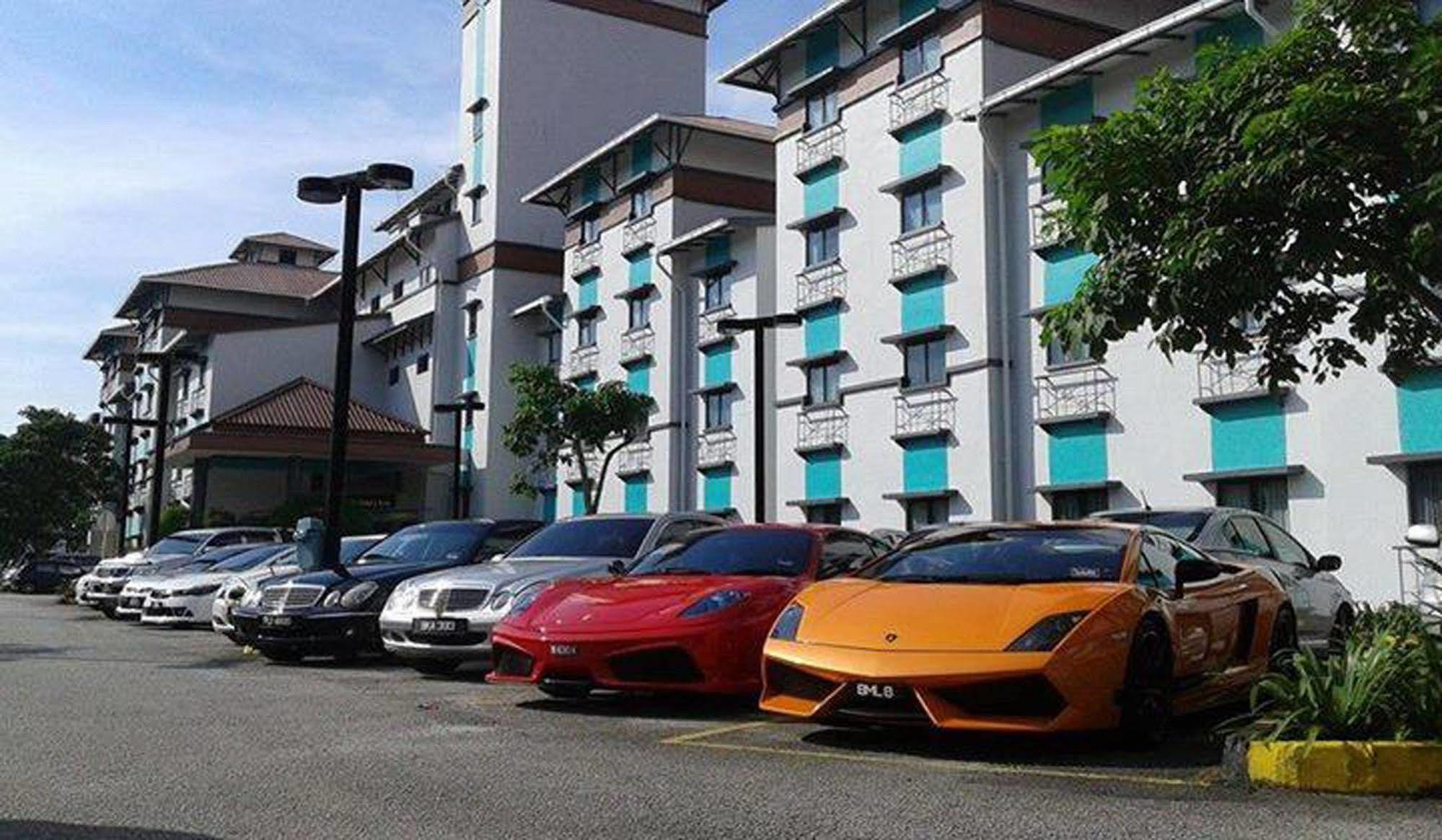 Merrida Hotel Klang Bagian luar foto