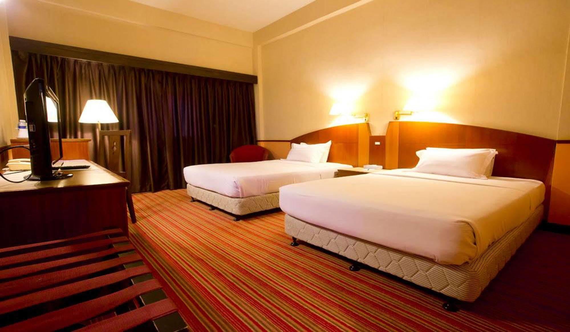 Merrida Hotel Klang Bagian luar foto